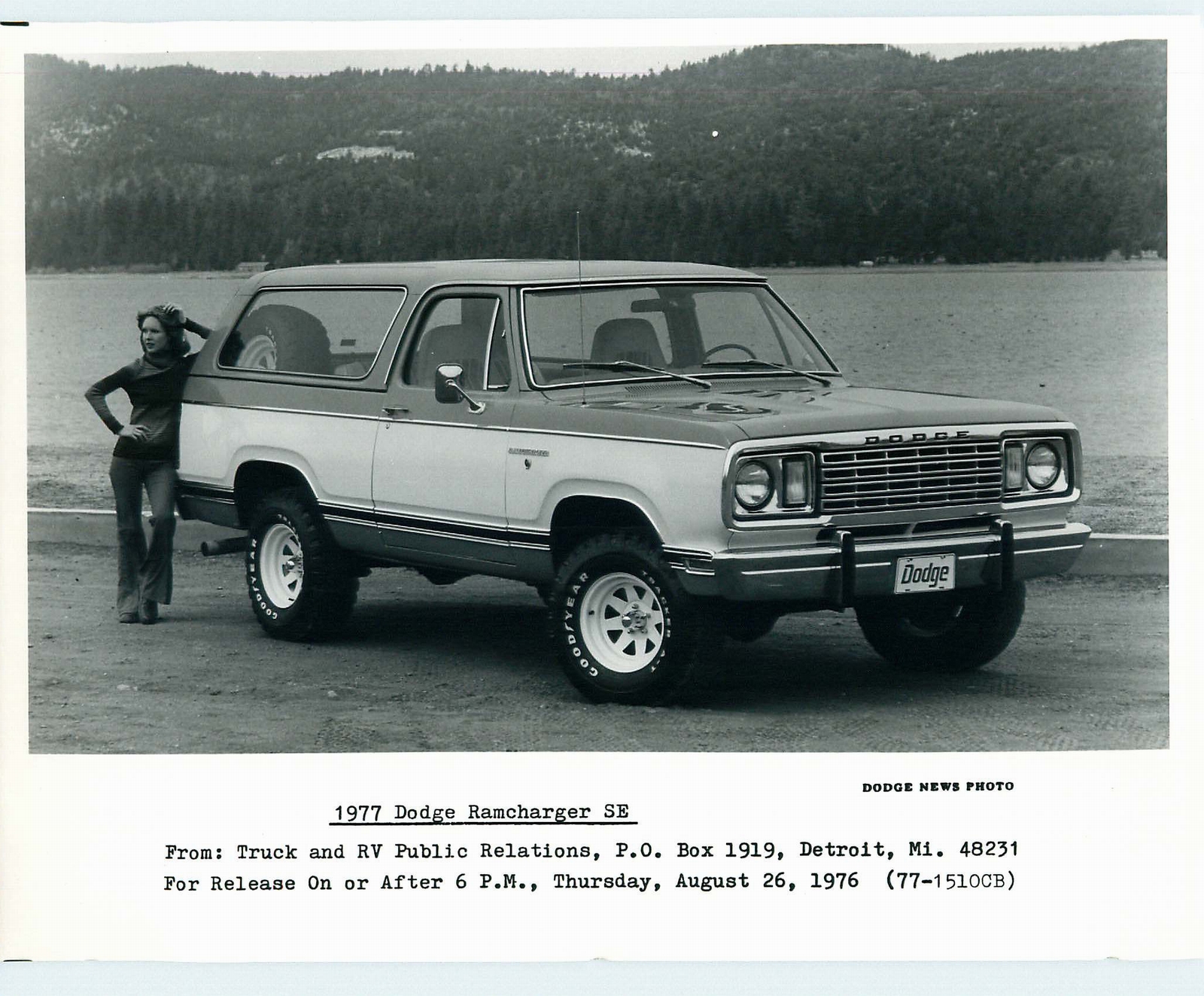 n_1977 Dodge Ramcharger PR Photo-02.jpg